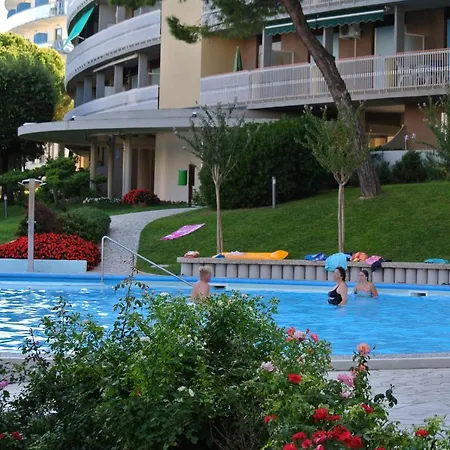 Apartment Duna 4 *